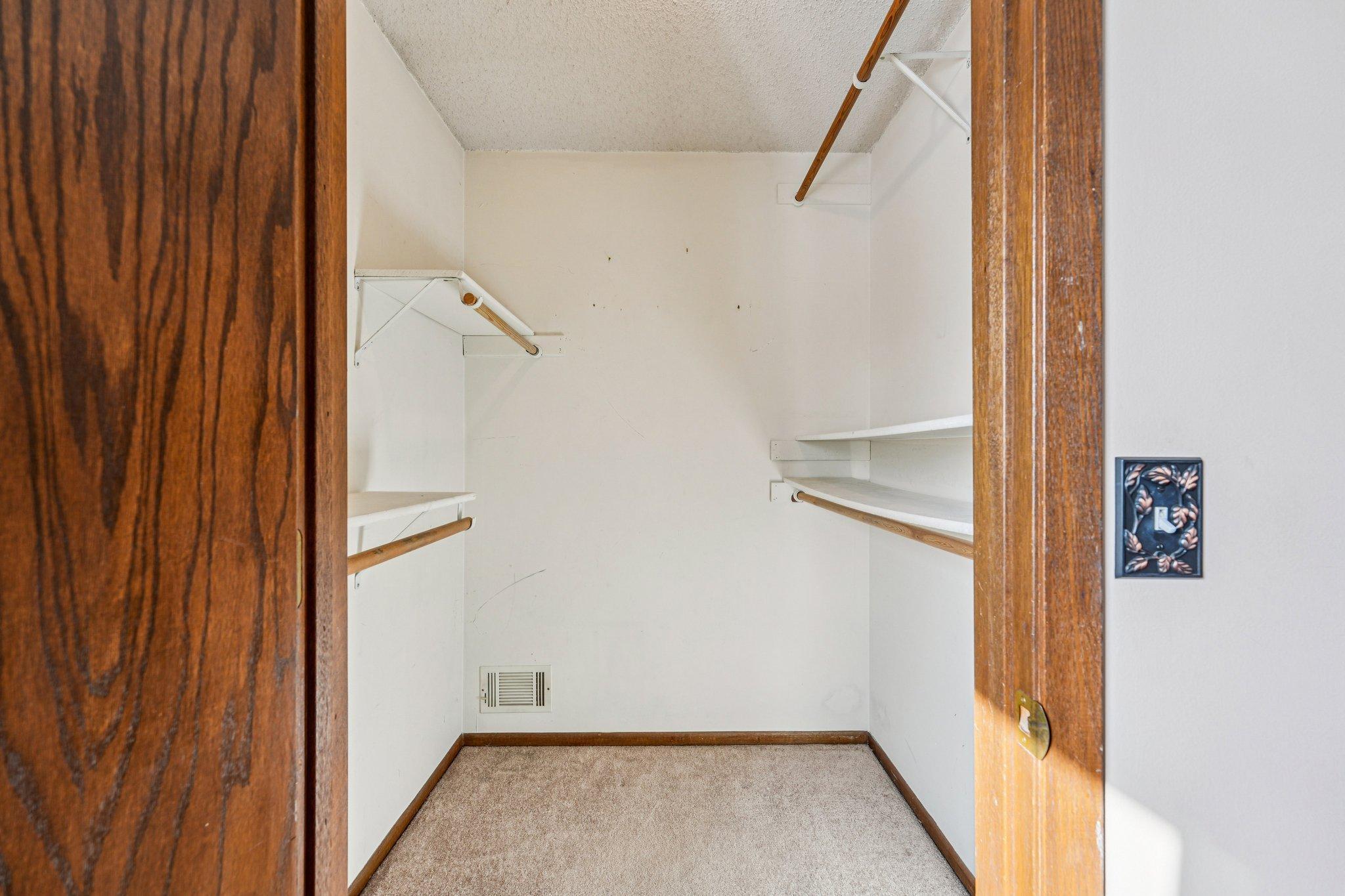 8275 Cypress Lane Eden Prairie, MN 55347 - Photo 14 of 38