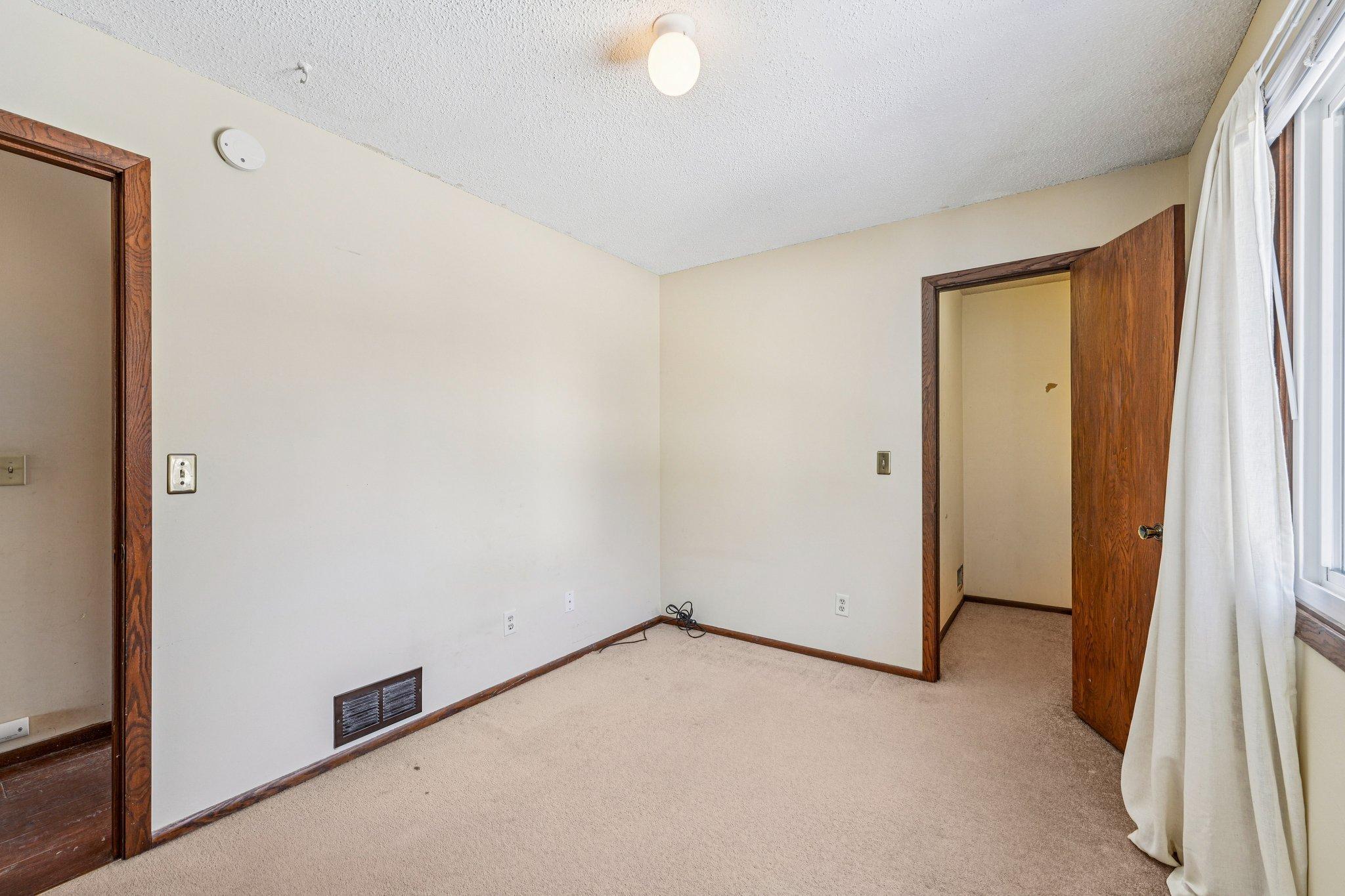 8275 Cypress Lane Eden Prairie, MN 55347 - Photo 15 of 38