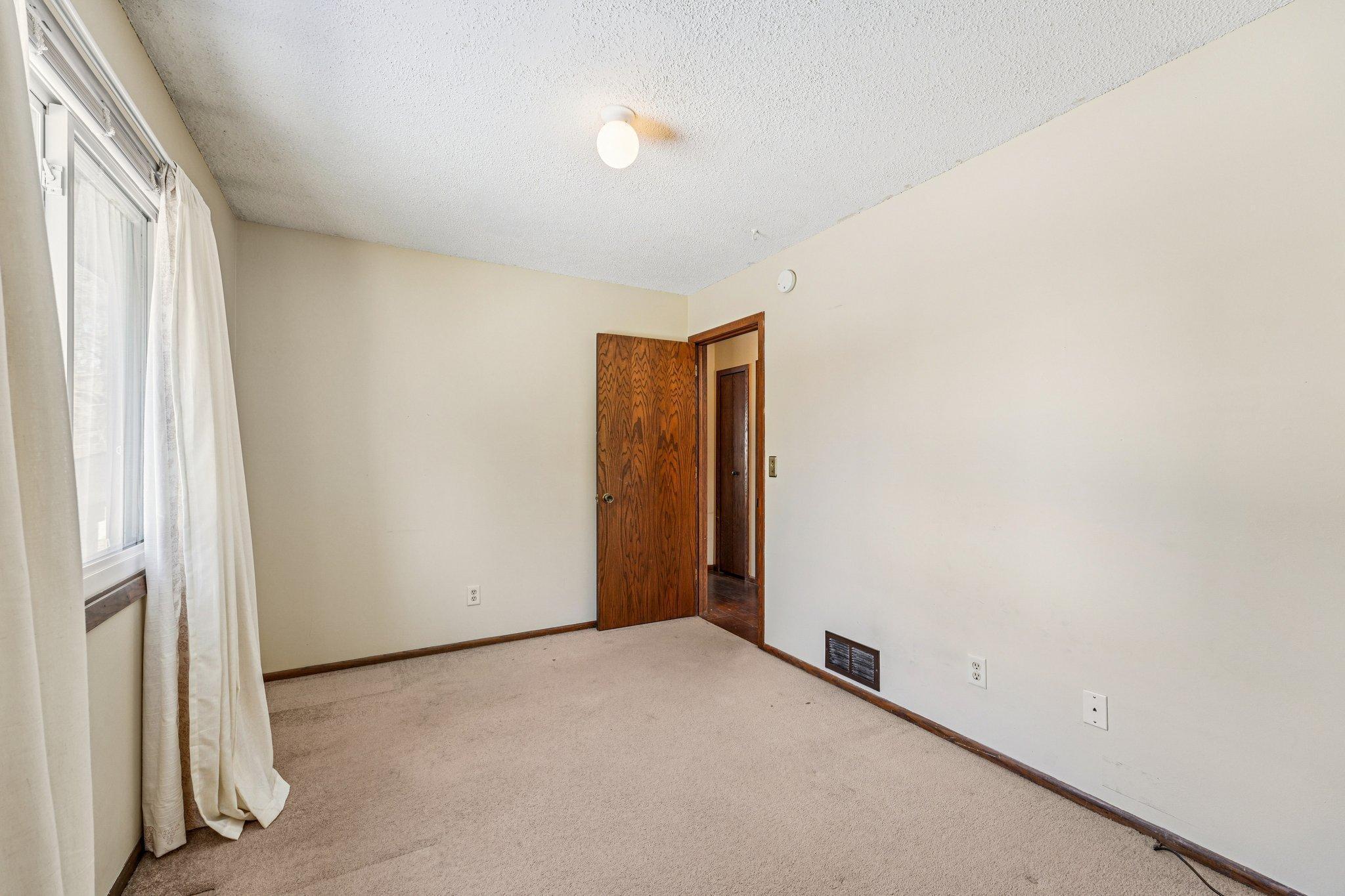 8275 Cypress Lane Eden Prairie, MN 55347 - Photo 16 of 38