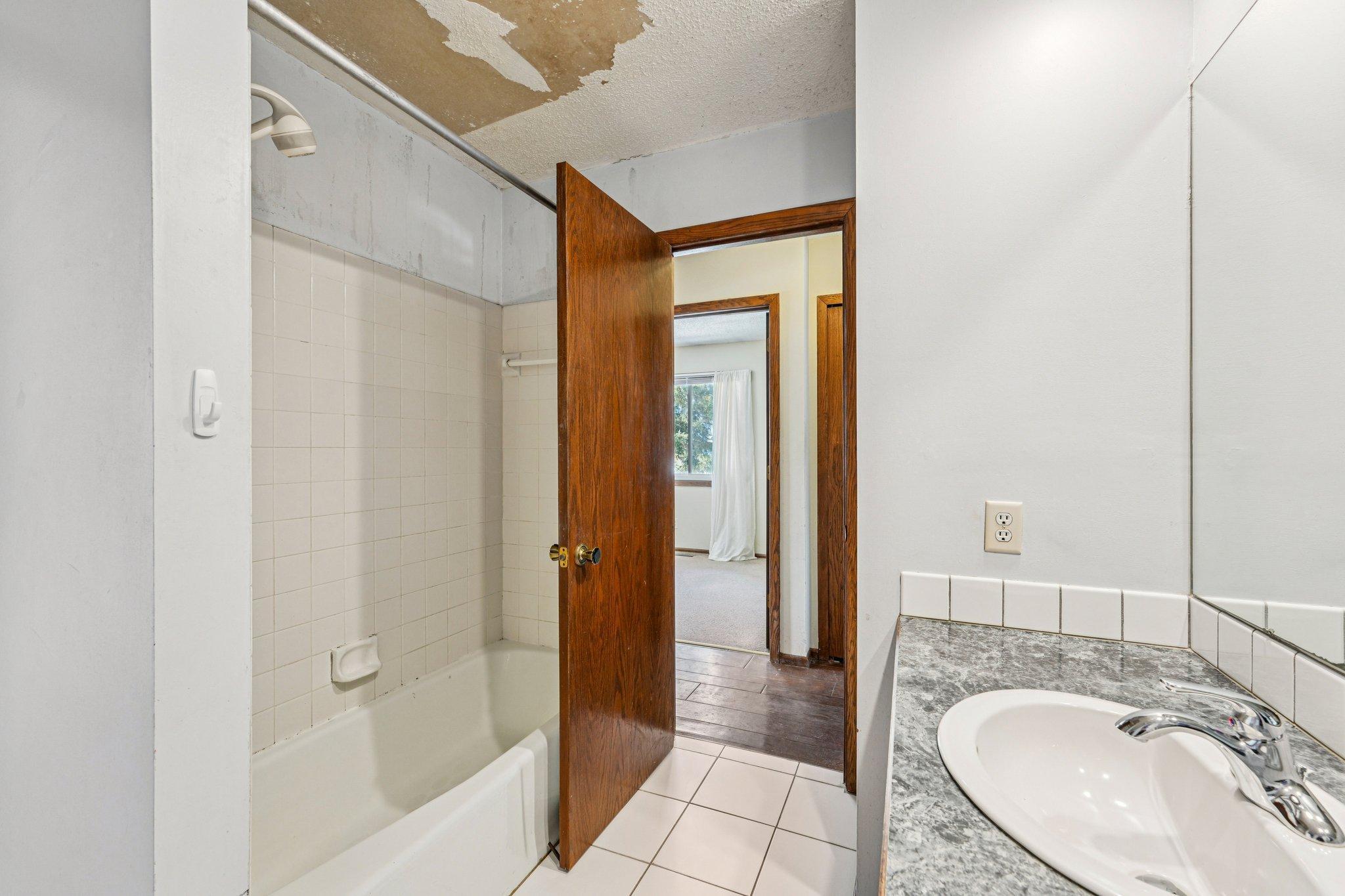 8275 Cypress Lane Eden Prairie, MN 55347 - Photo 19 of 38