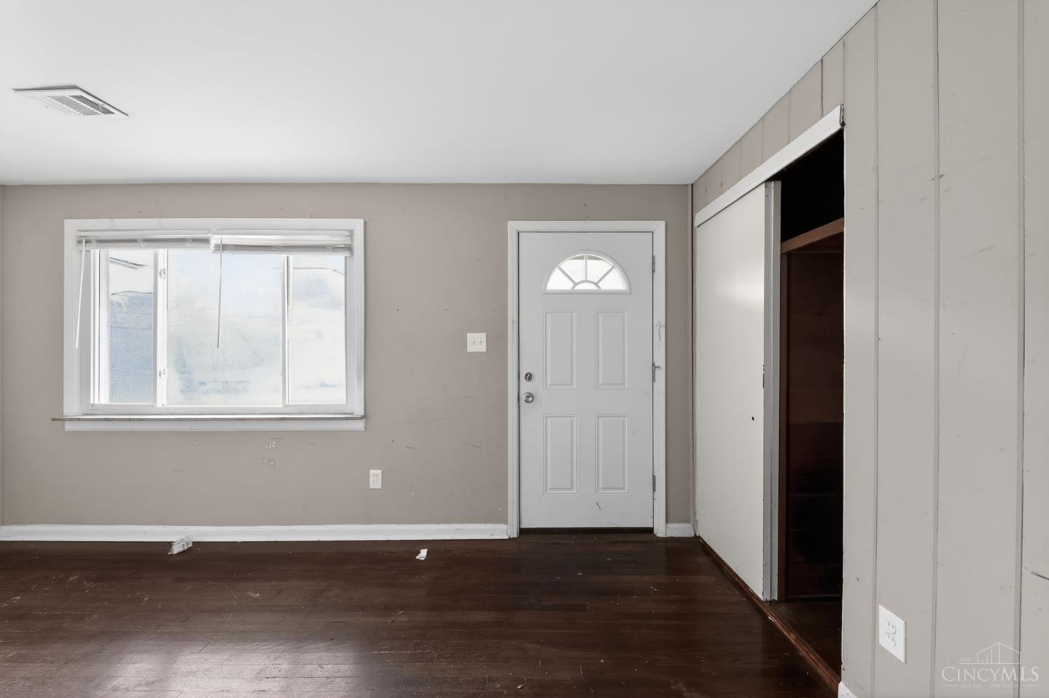 408 Roebling Road Cincinnati, OH 45204 - Photo 6 of 30
