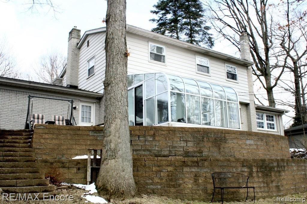 695 South Fieldstone Drive Rochester, MI 48309 - Photo 15 of 16 FieldstoneBack.JPG