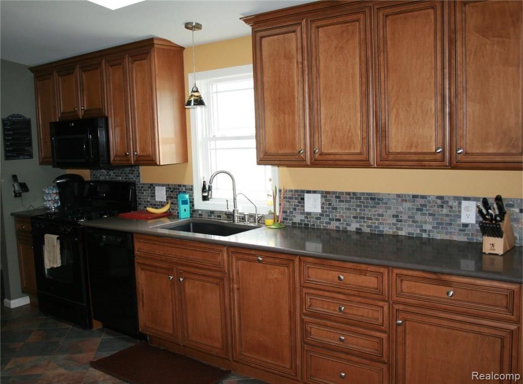 1331 West Allen Road Howell, MI 48855 - Photo 20 of 32 7 kit.jpg