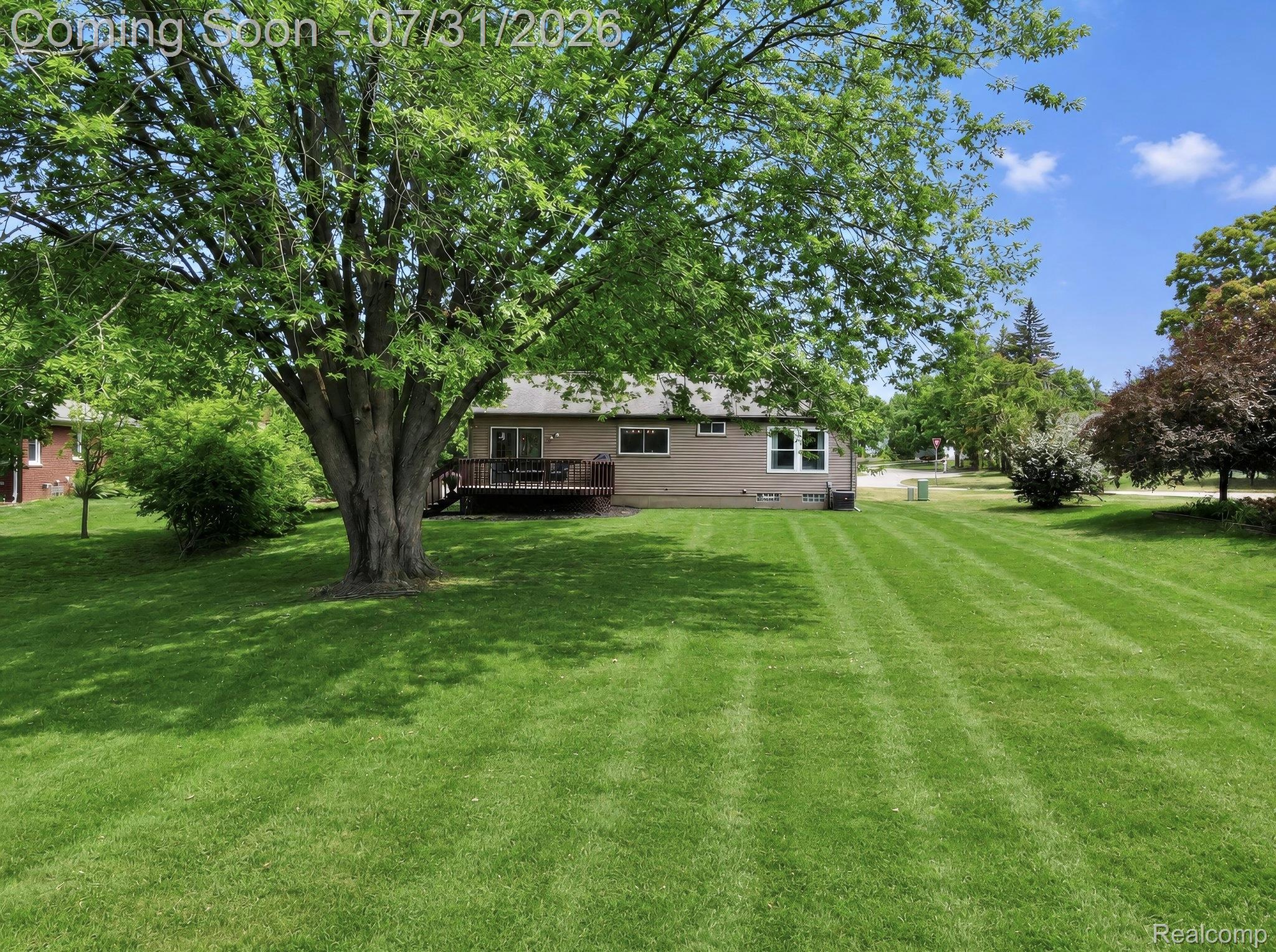 835 Bolinger Street Rochester, MI 48307 - Photo 26 of 33 Expansive flat backyard
