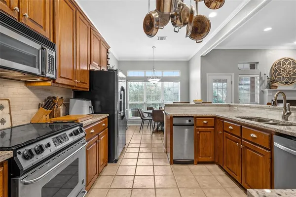 $445,000 | 1400 Radisson Drive, Hewitt, TX 76643