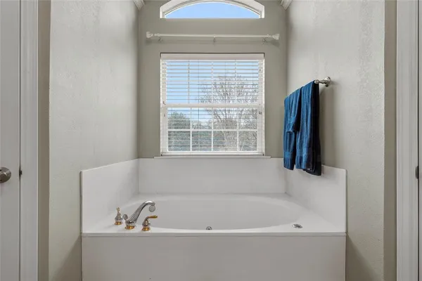 $445,000 | 1400 Radisson Drive, Hewitt, TX 76643