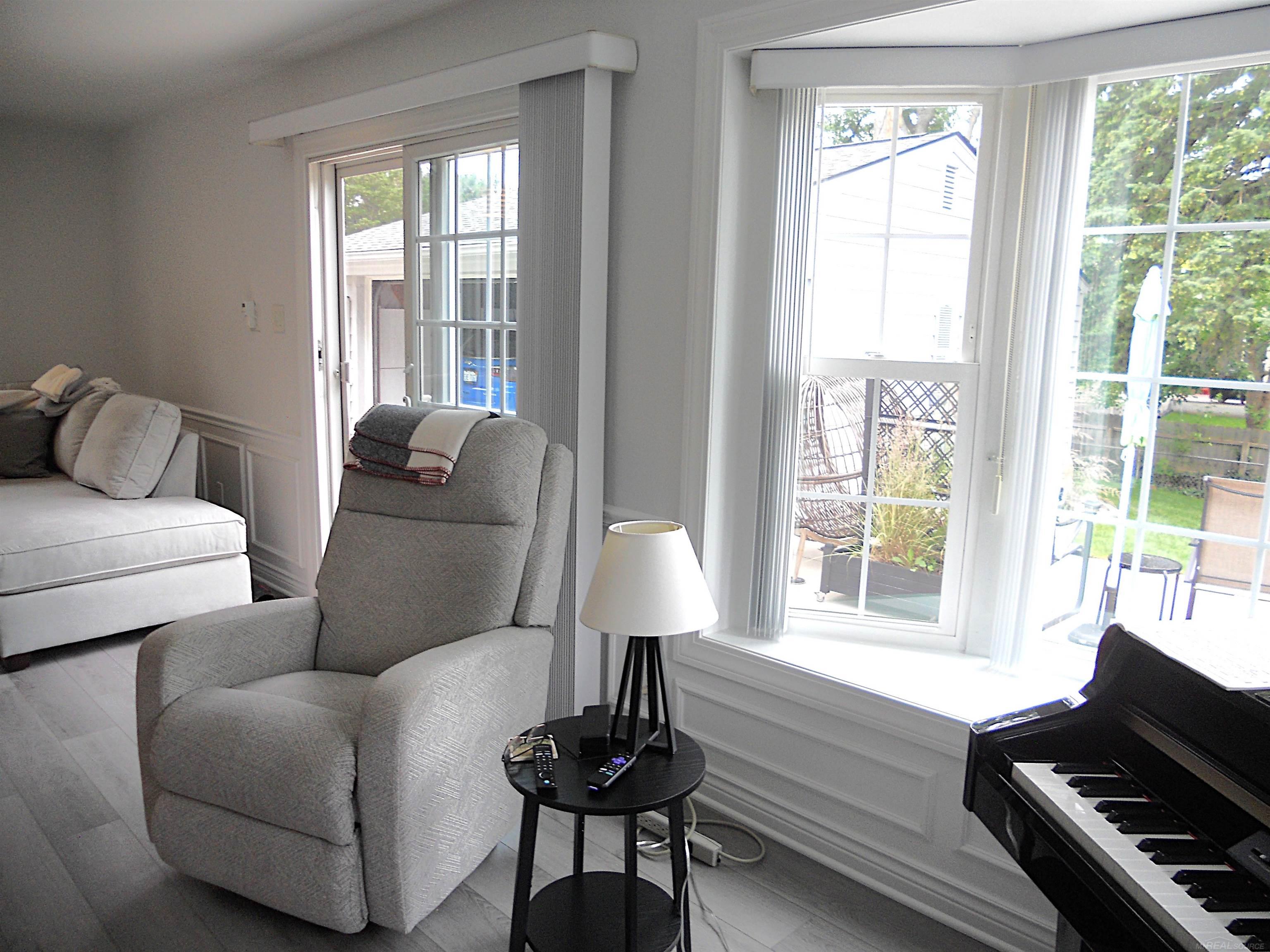 625 Rewold Drive Rochester, MI 48307 - Photo 6 of 69 50213110-de3a6f7e-e41a-45c2-bc44-03a0d33ba015.JPG
