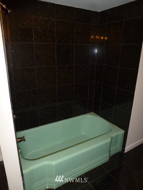 7115 Morgan Road Everett, WA 98203 - Photo 13 of 13 a bathroom with a green toilet and a shower
