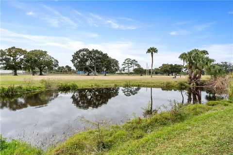 $169,900 | 5 Vista Palm Lane, Unit 101, Vero Beach, FL 32962