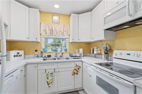 $169,900 | 5 Vista Palm Lane, Unit 101, Vero Beach, FL 32962