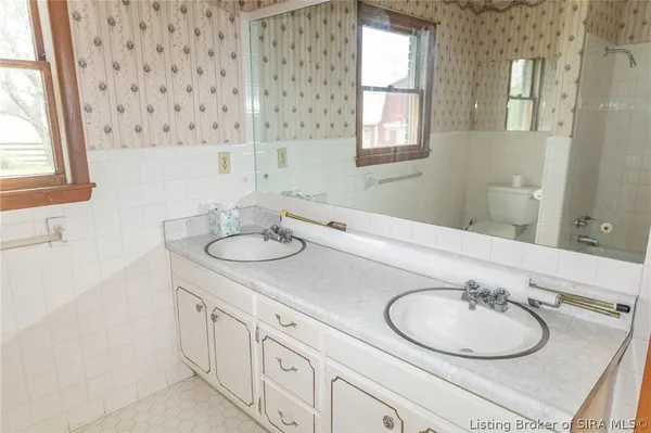 $337,500 | 10575 West Sr 256, Lexington, IN 47138