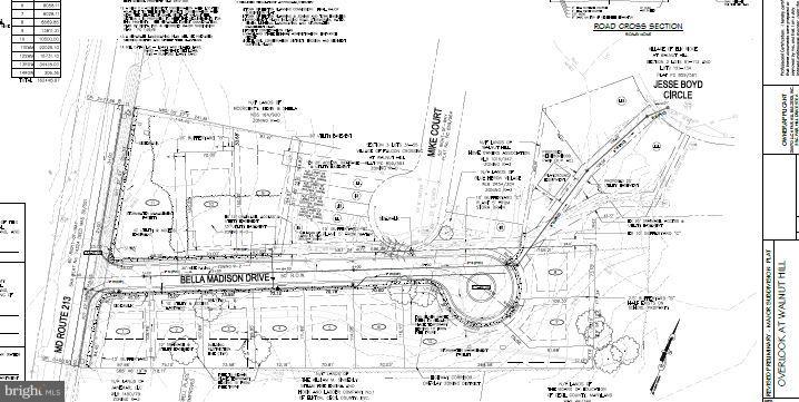 916 North Bridge Street Elkton, MD 21921 - Photo 2 of 6 a picture of a bathroom with a shower