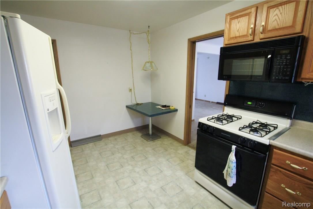 4218 Davison Road Burton, MI 48509 - Photo 16 of 36 IMG_7468.JPG