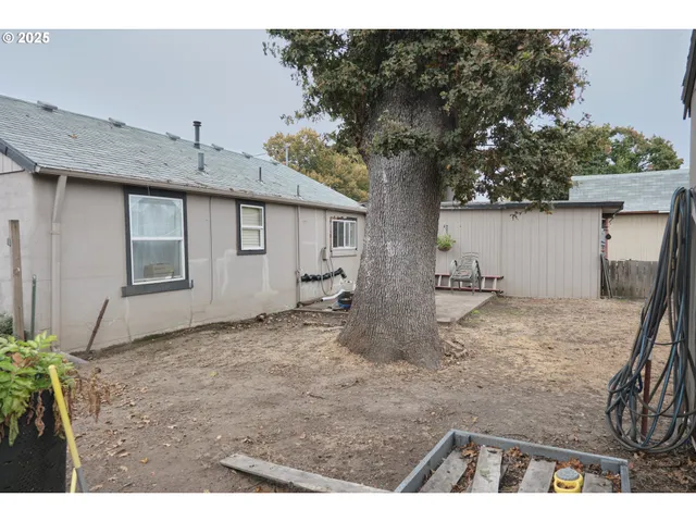 a view of a backyard space
