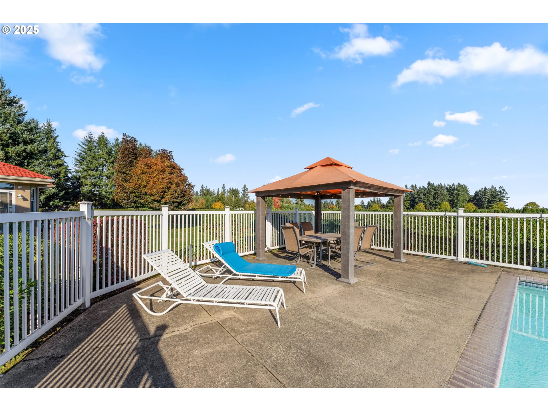 13680 Southwest Morgan Road Sherwood, OR 97140 - Photo 44 of 48 a view of a chairs and tables in the patio