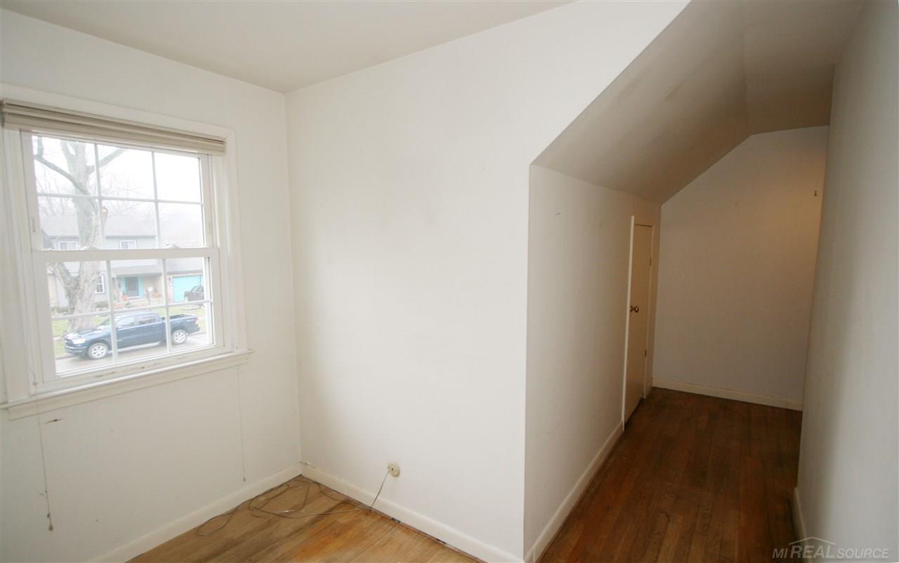 165 Maplefield Road Pleasant Ridge, MI 48069 - Photo 18 of 31 Second Floor Hallway