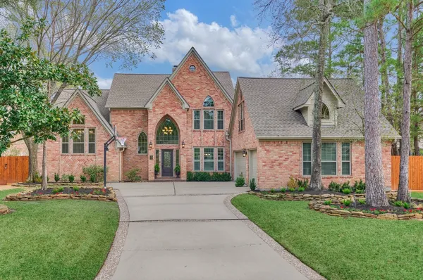 $1,099,000 | 23 Golden Thrush Place, The Woodlands, TX 77381