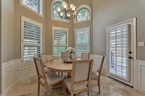 $1,099,000 | 23 Golden Thrush Place, The Woodlands, TX 77381