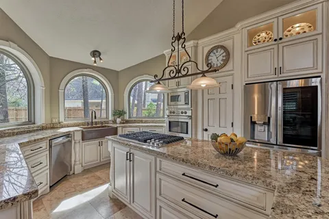 $1,099,000 | 23 Golden Thrush Place, The Woodlands, TX 77381