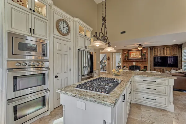 $1,099,000 | 23 Golden Thrush Place, The Woodlands, TX 77381