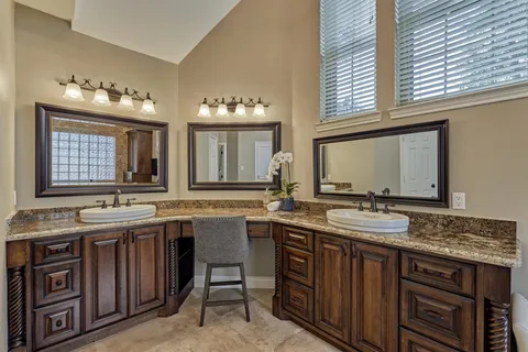 $1,099,000 | 23 Golden Thrush Place, The Woodlands, TX 77381