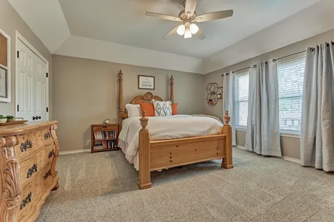 $1,099,000 | 23 Golden Thrush Place, The Woodlands, TX 77381