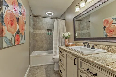 $1,099,000 | 23 Golden Thrush Place, The Woodlands, TX 77381