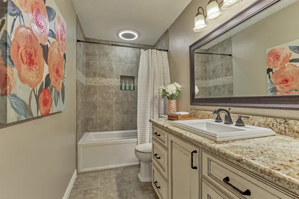 $1,099,000 | 23 Golden Thrush Place, The Woodlands, TX 77381