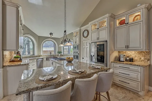 $1,099,000 | 23 Golden Thrush Place, The Woodlands, TX 77381