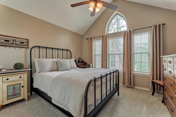 $1,099,000 | 23 Golden Thrush Place, The Woodlands, TX 77381