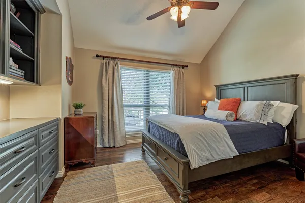 $1,099,000 | 23 Golden Thrush Place, The Woodlands, TX 77381