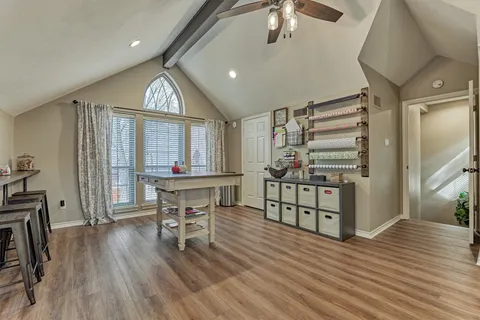 $1,099,000 | 23 Golden Thrush Place, The Woodlands, TX 77381