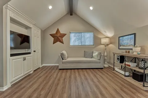 $1,099,000 | 23 Golden Thrush Place, The Woodlands, TX 77381