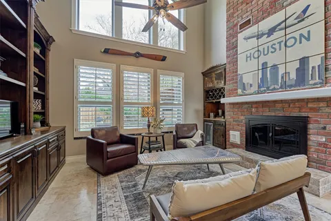 $1,099,000 | 23 Golden Thrush Place, The Woodlands, TX 77381