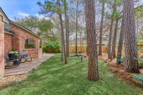 $1,099,000 | 23 Golden Thrush Place, The Woodlands, TX 77381
