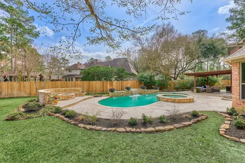 $1,099,000 | 23 Golden Thrush Place, The Woodlands, TX 77381
