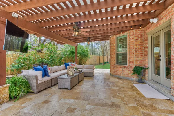 $1,099,000 | 23 Golden Thrush Place, The Woodlands, TX 77381