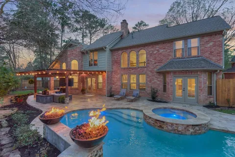 $1,099,000 | 23 Golden Thrush Place, The Woodlands, TX 77381