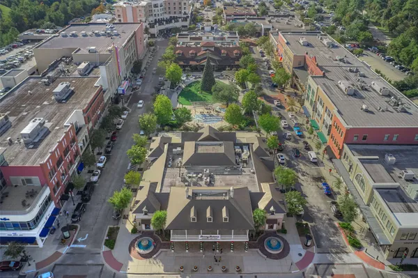 $1,099,000 | 23 Golden Thrush Place, The Woodlands, TX 77381