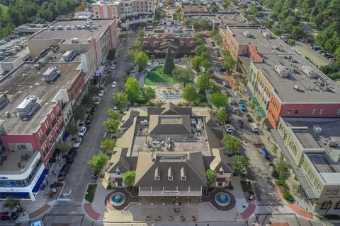 $1,099,000 | 23 Golden Thrush Place, The Woodlands, TX 77381