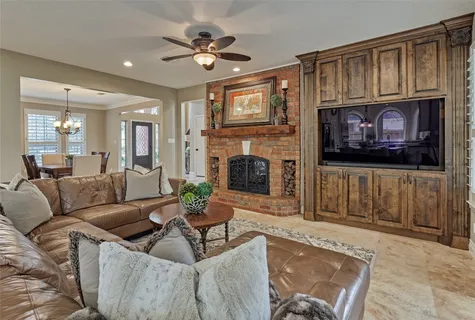 $1,099,000 | 23 Golden Thrush Place, The Woodlands, TX 77381