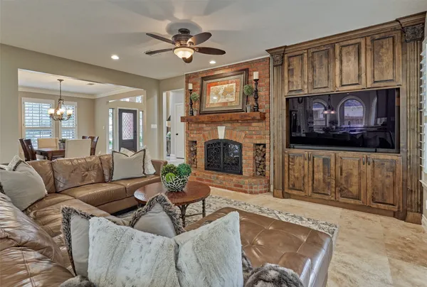 $1,099,000 | 23 Golden Thrush Place, The Woodlands, TX 77381