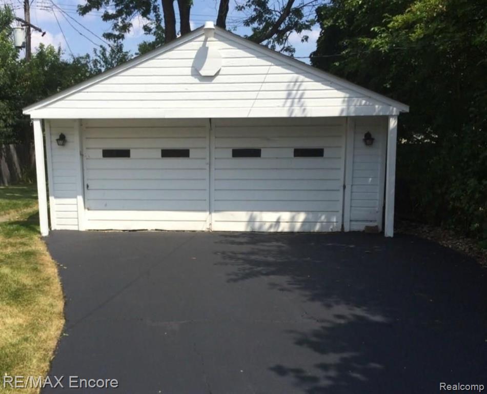3830 Durham Road Royal Oak, MI 48073 - Photo 6 of 22
