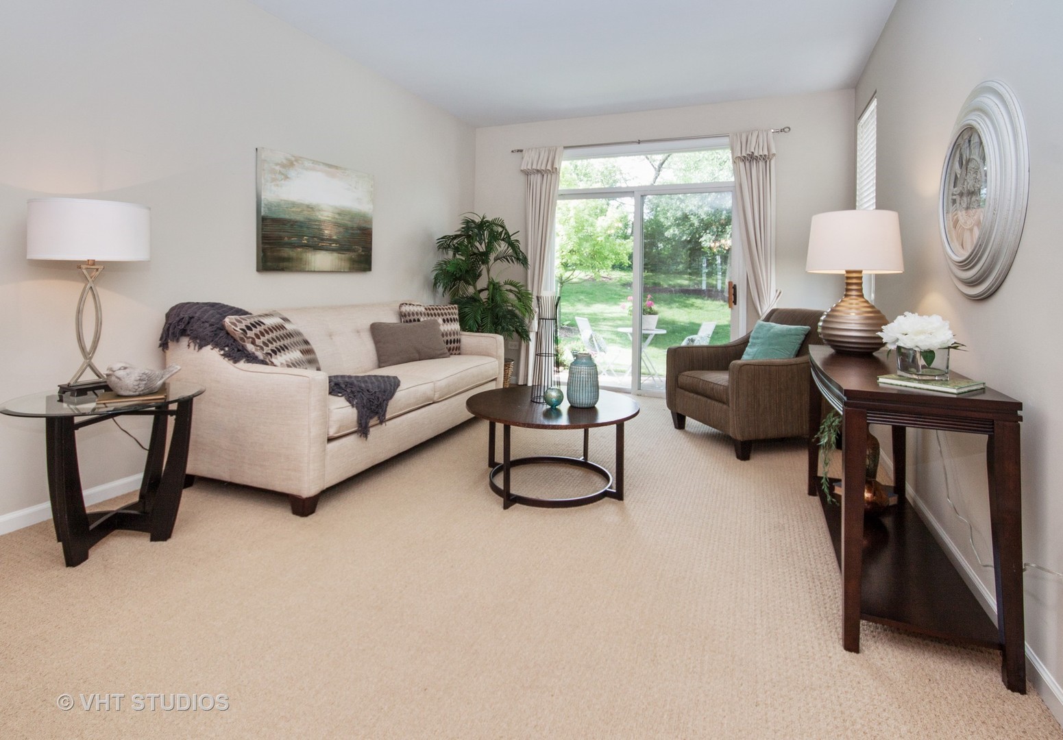 2460 Oneida Lane, Unit 2460 Naperville, IL 60563 - Photo 13 of 16 a living room with furniture and a window