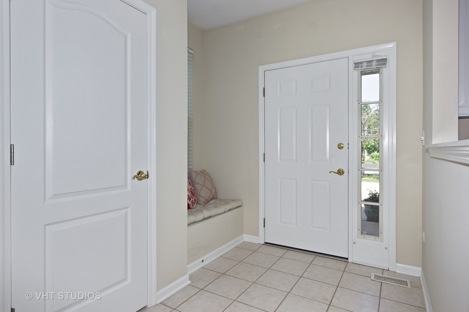 2460 Oneida Lane, Unit 2460 Naperville, IL 60563 - Photo 4 of 16 a view of a utility room
