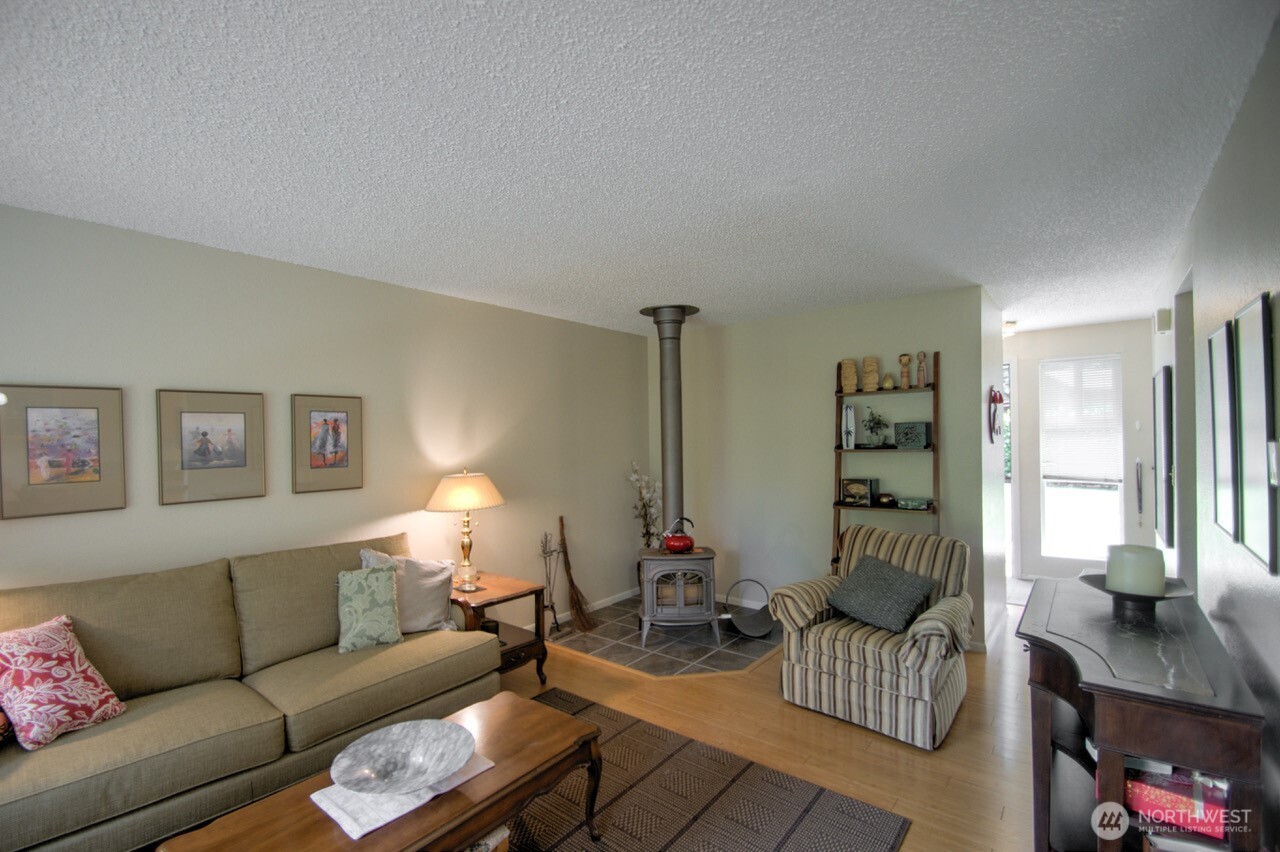 4703 Fairview Road Southwest, Unit 6 Olympia, WA 98512 - Photo 2 of 33