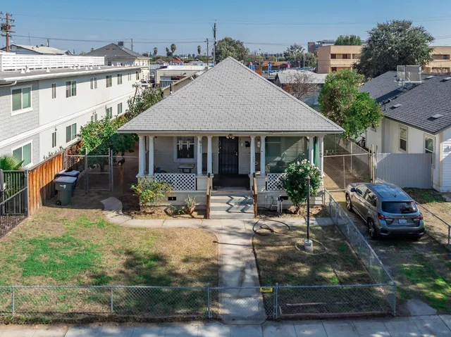 $284,000 | 230 North Calaveras Street, Fresno, CA 93701