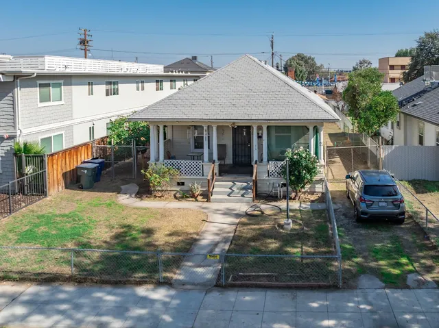 $284,000 | 230 North Calaveras Street, Fresno, CA 93701