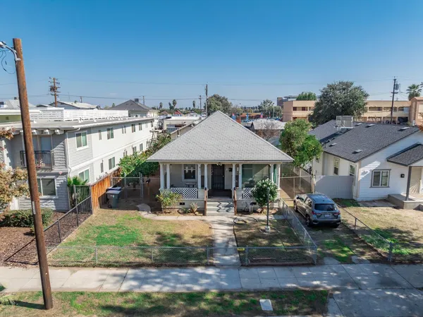 $260,000 | 230 North Calaveras Street, Fresno, CA 93701
