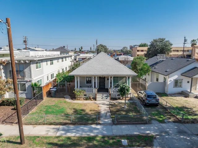 $284,000 | 230 North Calaveras Street, Fresno, CA 93701